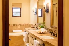 tuscan-home-bath-4