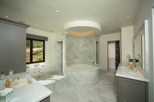 cliff-side-home-master-bath-design-100