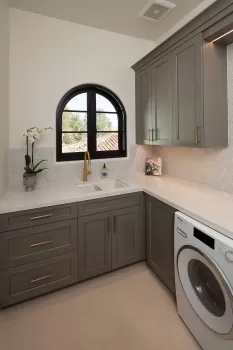 cliff-side-home-laundry-room-design-101